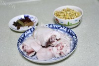 好吃的黄豆炖猪蹄做法图解1)