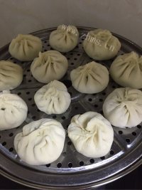 自己做的香菇猪肉包子