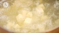 美味的香椿拌豆腐做法图解2)