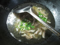 榨菜肉丝汤做法图解8)