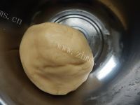 自制广式豆沙蛋黄月饼做法图解4)