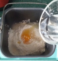 绝配的鸡蛋油条做法图解3)