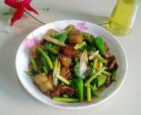 美美厨房之蒜苔回锅肉