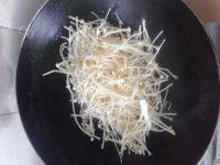 家常菜金针菇炒肉片做法图解5)