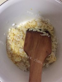 唇齿留香的香肠炒饭做法图解3)