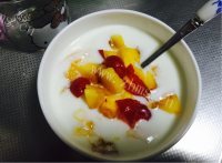 清爽的自制黄桃酸奶做法图解6)