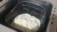 自制卷心菜酱肉包子做法图解3)