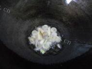 诱人的辣椒炒鸡蛋做法图解3)