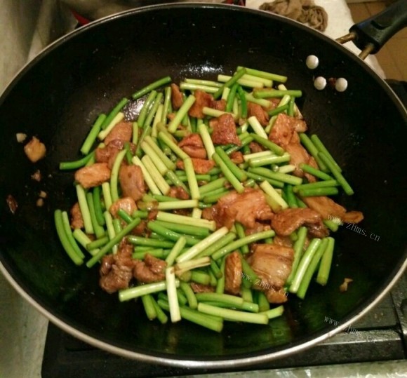 珍馐美味的蒜苔炒肉