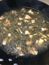 美味的酸菜面做法图解9)