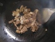 青椒炒猪肉做法图解3)