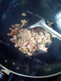 下饭的木耳炒肉做法图解3)