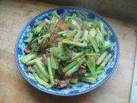 家常菜芹菜炒粉