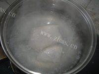 味道不错的皮蛋瘦肉粥做法图解2)