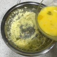 热腾腾的杯子蛋糕做法图解4)