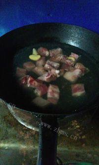 家常菜梅菜烧肉做法图解1)