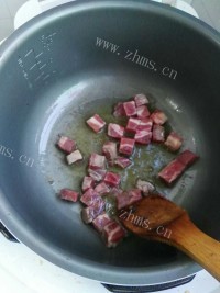 清脆爽口的牛肉炖土豆做法图解4)