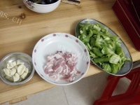 家常菜五花肉炒辣椒做法图解1)