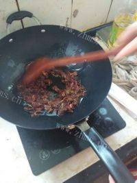 家常菜青椒炒牛肉做法图解5)