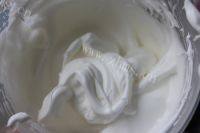 色香味具全的黑芝麻戚风蛋糕做法图解3)
