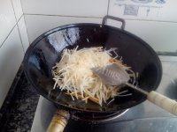 家常菜辣椒炒土豆丝做法图解5)