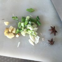 色香味浓的炖猪蹄做法图解4)