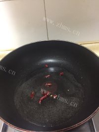 香气浓郁的酸辣土豆丝做法图解3)