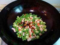 色泽鲜亮的豌豆虾仁的做法图解七