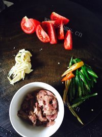 香气浓郁的番茄牛肉做法图解2)