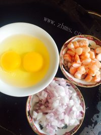 美味的鲜虾炒饭做法图解1)