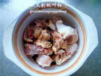 美味的胡椒啫啫滑鸡煲做法图解3)