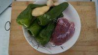 家常菜青椒肉片做法图解1)