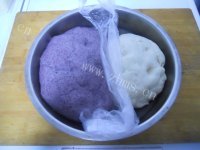 自制熊猫豆沙包做法图解3)