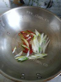 家常菜香菜炒肉丝做法图解7)
