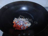 口味极佳的蔬菜蛋炒饭做法图解3)