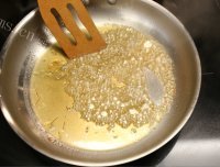 花雕油爆北极虾做法图解8)
