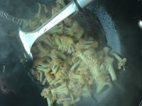 家常菜素炒花菜做法图解9)
