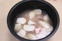 喷香的羊肉汤做法图解4)