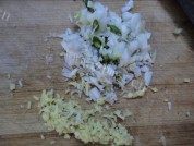 美味的油炸肉圆子做法图解2)