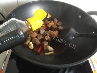 家常版红焖土豆牛肉做法图解4)