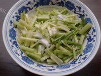 我的芹菜炒肉做法图解2)