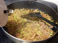 家常菜豆芽炒肉做法图解7)