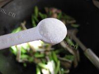 家常菜芹菜豆干做法图解6)