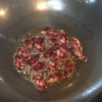 家常菜黄瓜炒腊肠做法图解4)