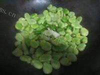 家常菜葱香蚕豆做法图解6)