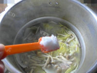 美味的蟹味菇白菜龙骨汤的做法图解十