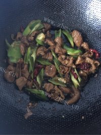 辣炒肥肠做法图解5)