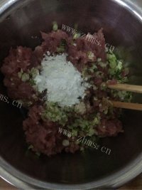 回味无穷的干炸丸子做法图解3)