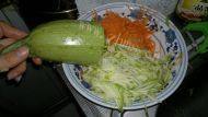 自制蔬菜鸡蛋饼做法图解1)