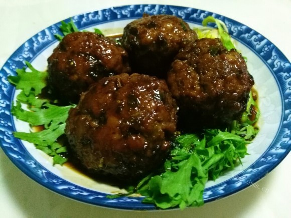色香味浓的红烧狮子头